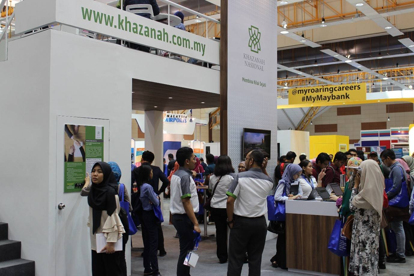 Khazanah Nasional Berhad booth visited by large crowd of applicants for SL1M Program