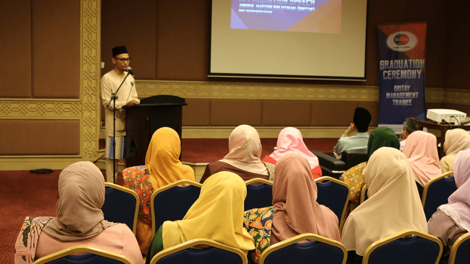 Amirul Hafizin Speaking at Conference - Britay Asia